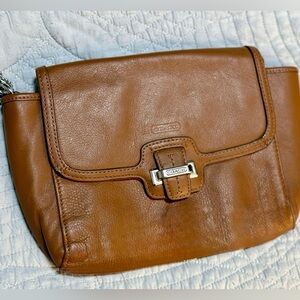 Coach Brown Leather Wristlet – Turnlock Closure